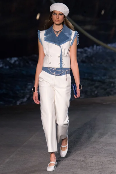 Look 53